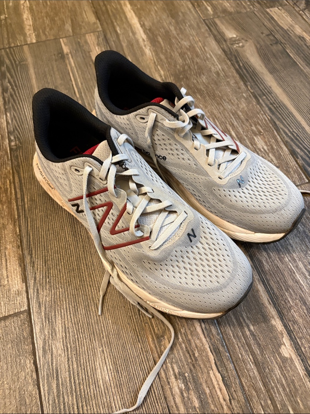 Men’s New Balance tennis shoes